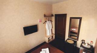 Гостиница Шале на Комсомольском Новосибирск Двухместный номер эконом-класса с 1 кроватью и общей ванной комнатой-3