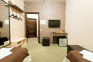 Гостиница Шале на Комсомольском Новосибирск Двухместный номер эконом-класса с 2 отдельными кроватями и общей ванной комнатой-6